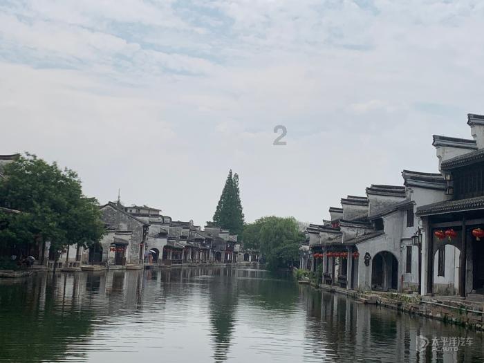 飞来铁片把患者眼眶砸出了一个“坑” 爱尔眼科完成高难度手术